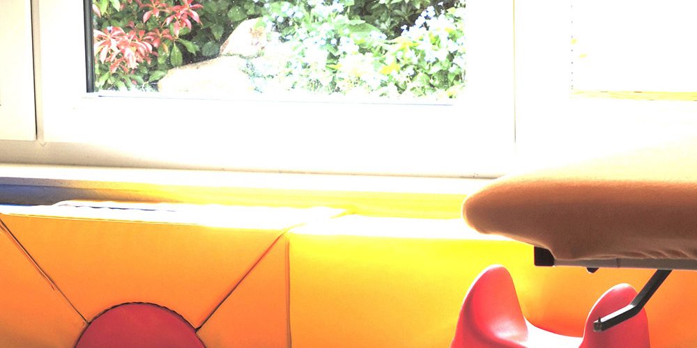 Dieser Raum ist speziell für Kinderbehandlung ausgelegt.